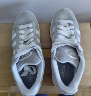 Zapatillas Adidas Grises y Blancas