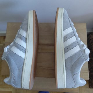 Zapatillas Adidas Grises y Blancas