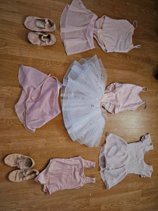 Conjuntos de ballet rosa y blanco. Talla de 4 a 6.