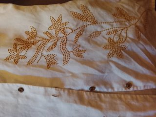 Camisa de fiesta blanca bordada