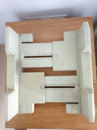 Base extensible para PC con 4 ruedas