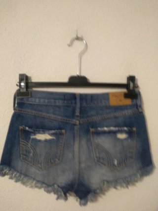Vaqueros cortos Hollister desgastados
