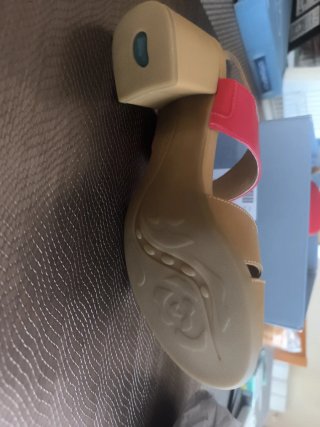 Sandalias Beige y Rojas Nuevas