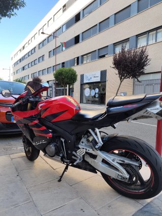Honda CBR RR 2006 Roja y Negra