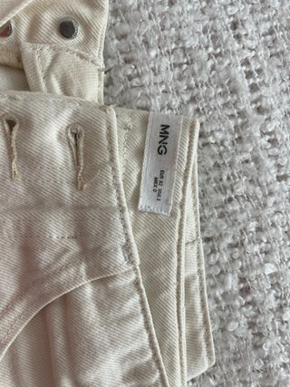 Pantalón Mom Fit Beige Talla 32 Mango