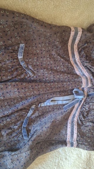 Blusa romántica con bolsillos y terciopelo