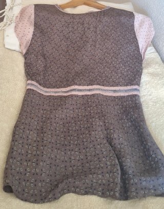Blusa romántica con bolsillos y terciopelo