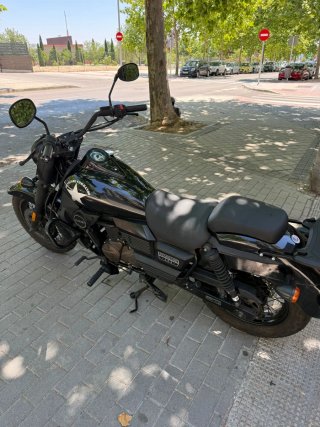 UM Renegade Custom Moto Negra
