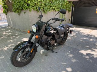UM Renegade Custom Moto Negra