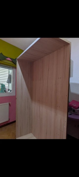 Cama de madera con cajones