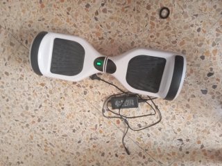 Patinete eléctrico blanco