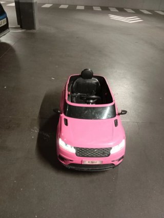 Coche eléctrico rosa para niña