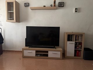 Mueble TV madera y blanco casi nuevo
