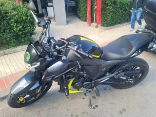 Zontes 125cc Negra y Amarilla