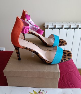 Sandalias elegantes multicolor talla 39 de 74,99€