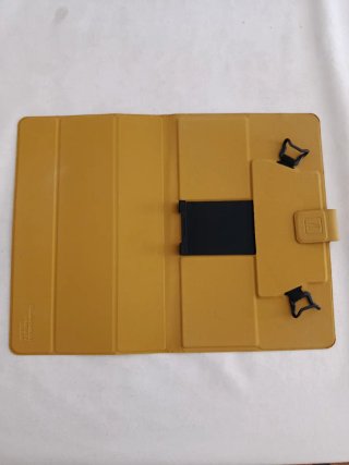 Funda universal para tablet color mostaza