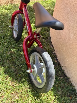 Bicicleta sin pedales Chicco roja