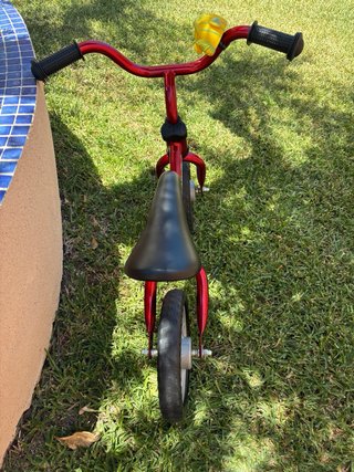 Bicicleta sin pedales Chicco roja