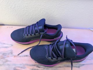 Deportivas Nike Negras y Moradas