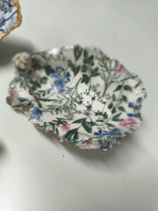 Conchiglie marine decorate con tecnica decoupage