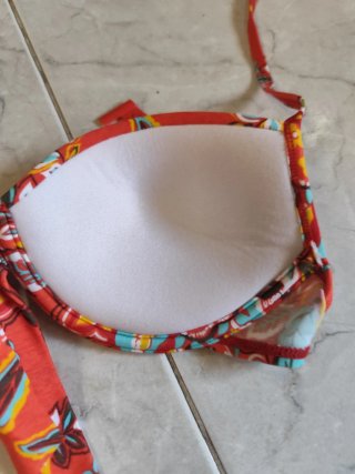 Top bikini rojo estampado floral