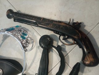 Lote Pirata: Armas, Monedas y Joyas