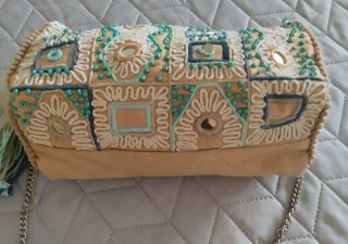 Bolso bandolera beige y turquesa