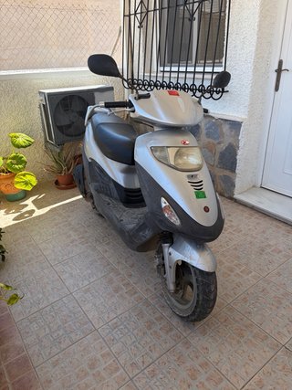 Moto Kymco 125 Scooter Plata/Negra