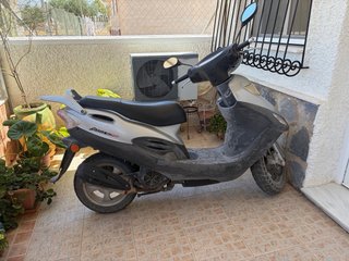 Moto Kymco 125 Scooter Plata/Negra