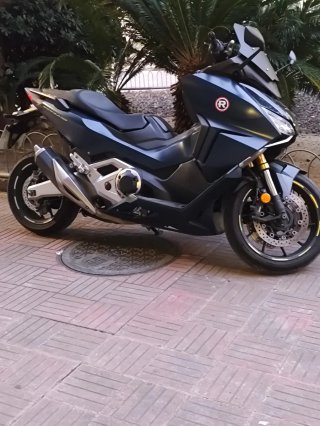 Honda Forza 750