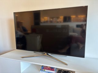 Televisión Samsung Negra smart TV
