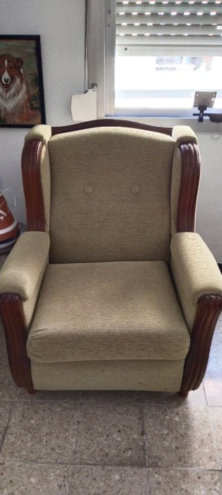 Sofá y 2 sillones de tela y madera