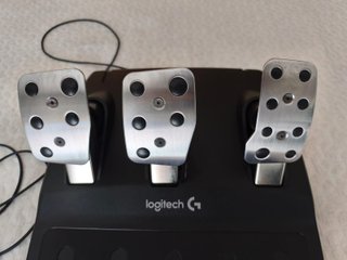 Volante Logitech G29 y Pedales