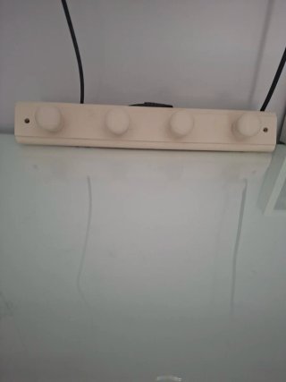 Perchero de madera con 4 colgadores