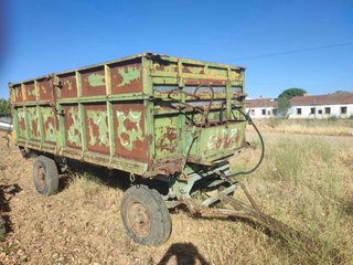 Pulverizador agrícola amarillo