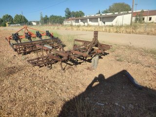 Pulverizador agrícola amarillo