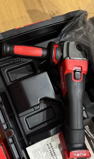 Amoladora( RADIAL)Angular Milwaukee M18 FUEL NUEVA