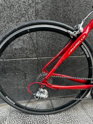 Bici carretera Pinarello Roja