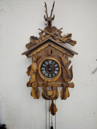 Reloj de cuco antiguo de madera