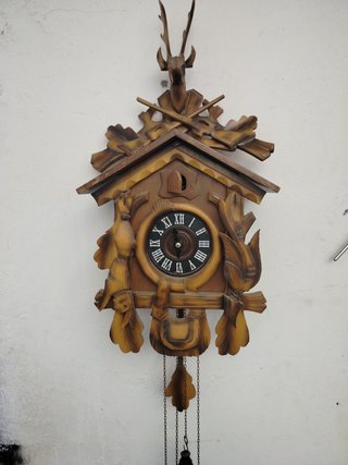 Reloj de cuco antiguo de madera