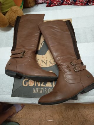 Botas altas marrones con hebillas