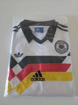 Camiseta Alemania Adidas Talla L, con el número 88