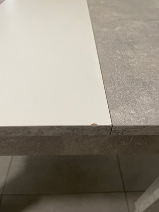Mesa de comedor gris y blanca