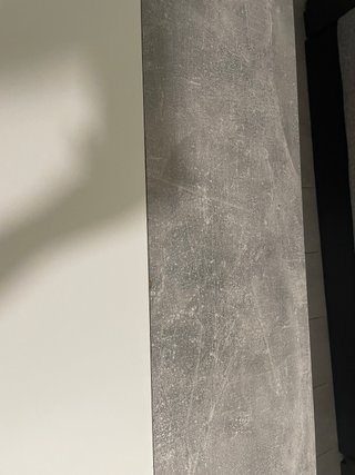 Mesa de comedor gris y blanca