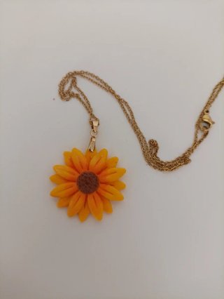 Conjunto girasol: pendientes y colgante