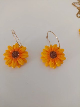 Conjunto girasol: pendientes y colgante