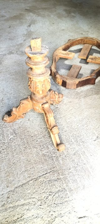 Sillón antiguo de terciopelo y madera de Caoba.