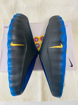Zapatillas Nike Azul y Dorado