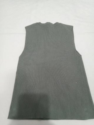 Top Zara sin mangas de punto gris