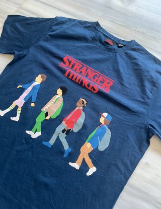 camiseta stranger things manga corta